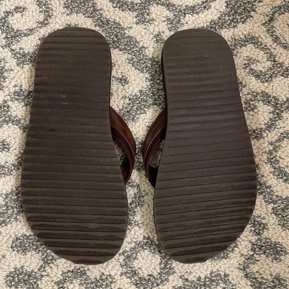 OLD NAVY BOYS FLIP FLOPS.